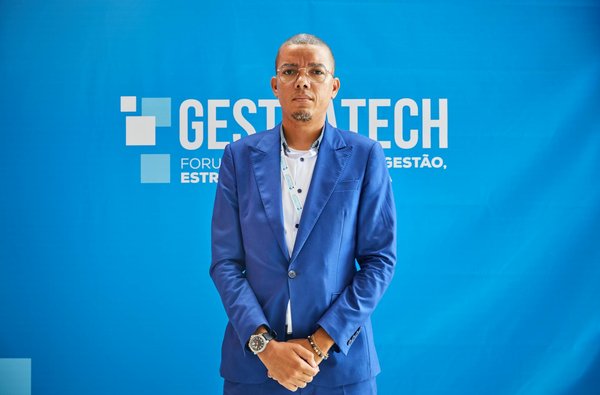 Les atouts des sweats personnalisés pour une entreprise : Uniformité et professionnalisme